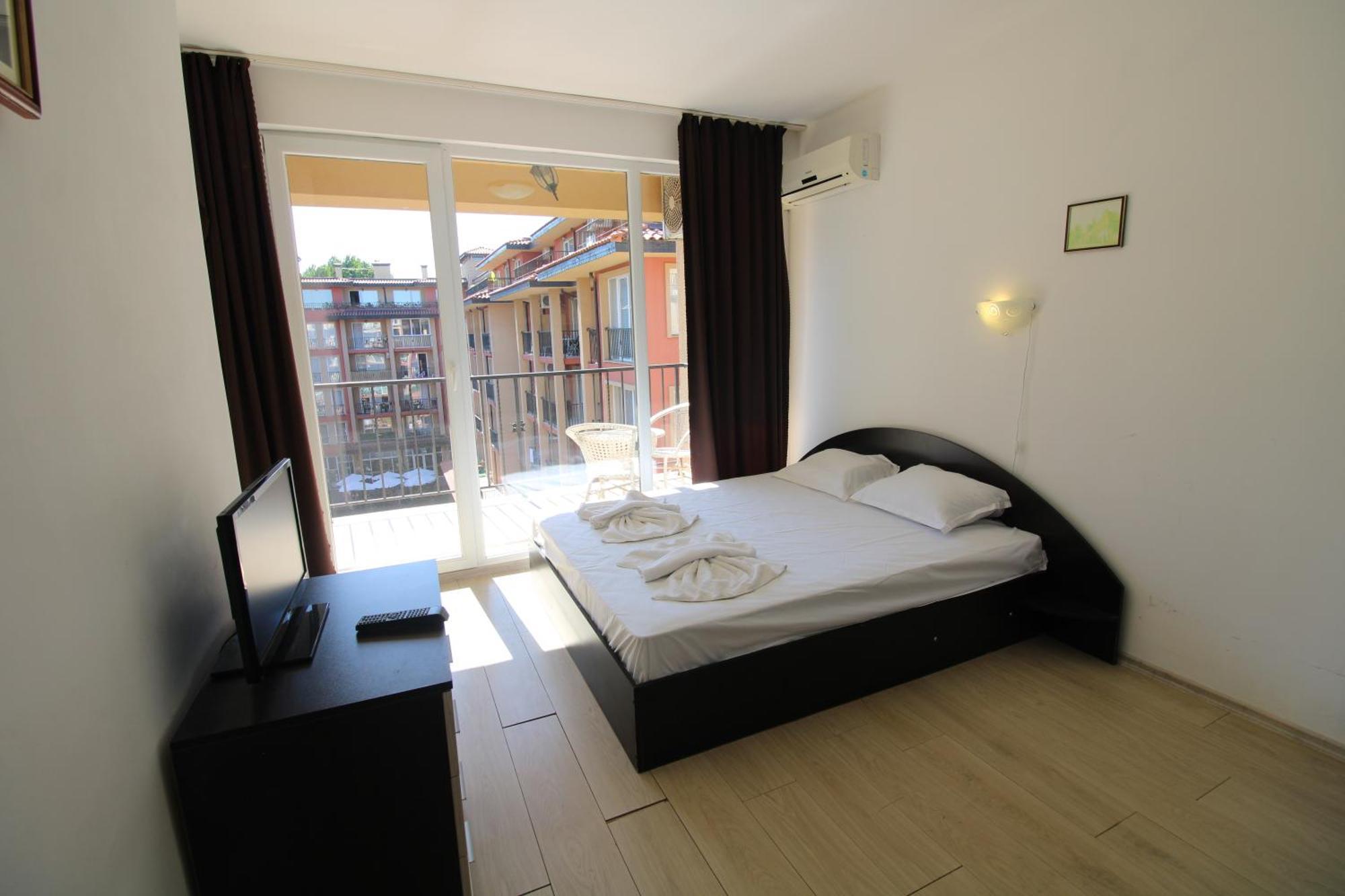Sunny View Central - Menada Apartments Sunny Beach Room photo