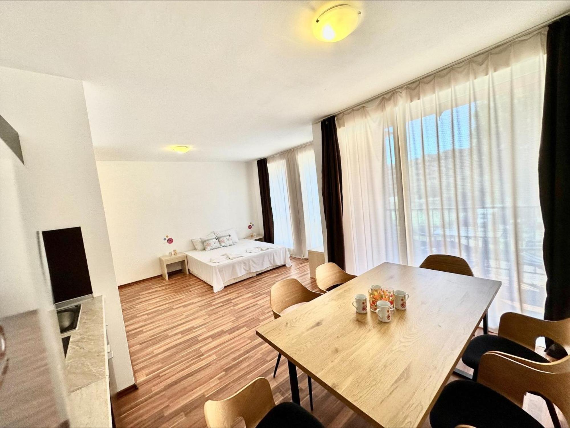 Sunny View Central - Menada Apartments Sunny Beach Room photo