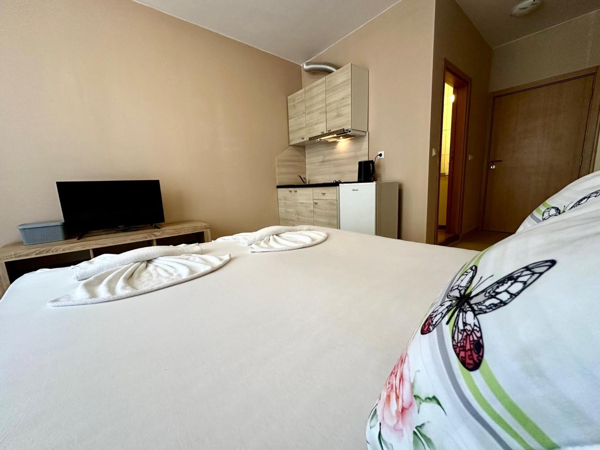 Sunny View Central - Menada Apartments Sunny Beach Room photo